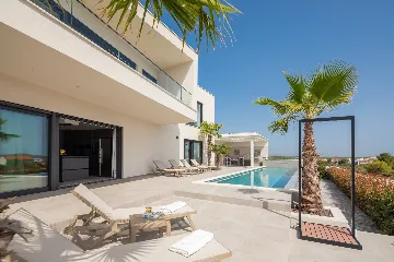 Modern Five-Bedroom Villa Retreat in Vodice