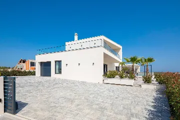 Modern Five-Bedroom Villa Retreat in Vodice