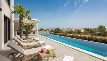 Modern Five-Bedroom Villa Retreat in Vodice