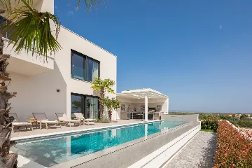 Modern Five-Bedroom Villa Retreat in Vodice