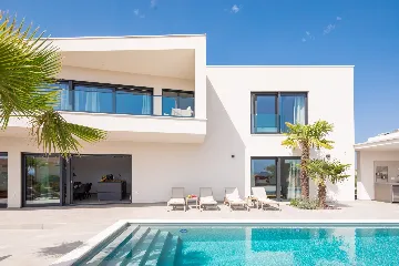 Modern Five-Bedroom Villa Retreat in Vodice