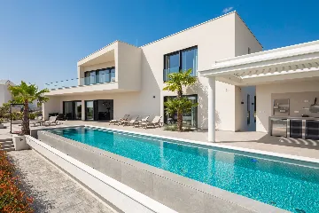 Modern Five-Bedroom Villa Retreat in Vodice