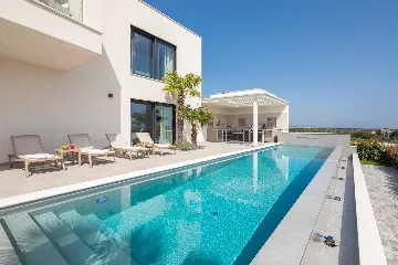 Modern Five-Bedroom Villa Retreat in Vodice