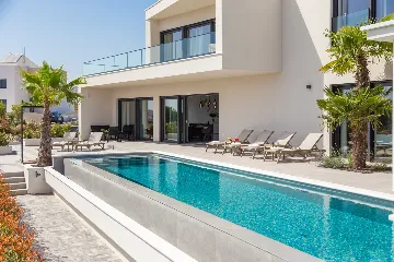 Modern Five-Bedroom Villa Retreat in Vodice