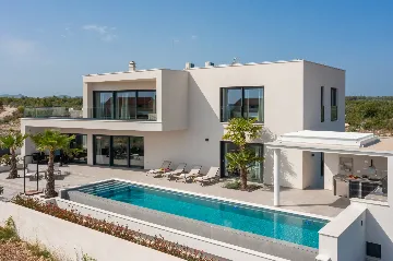 Modern Five-Bedroom Villa Retreat in Vodice