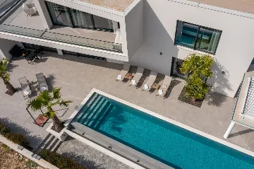Modern Five-Bedroom Villa Retreat in Vodice