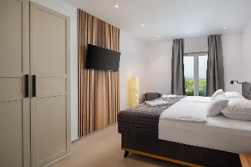 Modern Five-Bedroom Villa Retreat in Vodice