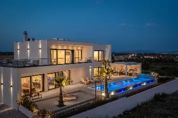 Modern Five-Bedroom Villa Retreat in Vodice