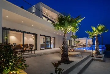 Modern Five-Bedroom Villa Retreat in Vodice