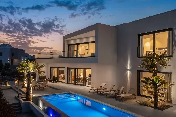 Modern Five-Bedroom Villa Retreat in Vodice