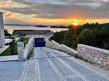 Spacious Sea View Villa with Pool Ždrelac