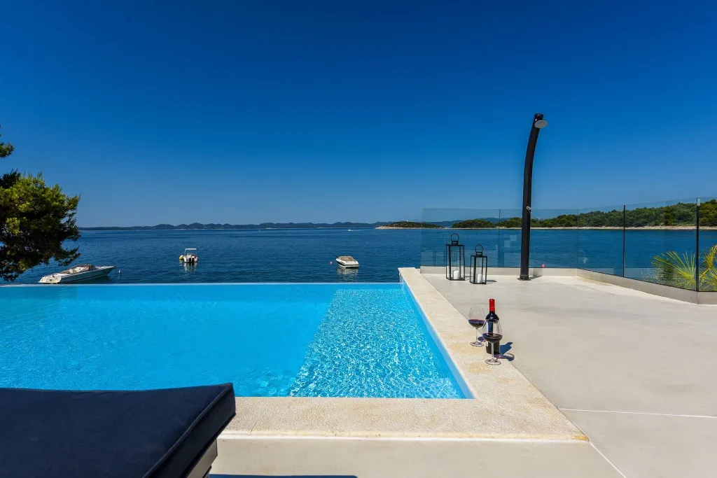 Spacious Sea View Villa with Pool Ždrelac