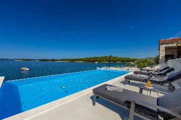 Spacious Sea View Villa with Pool Ždrelac