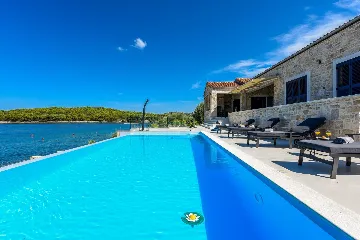 Spacious Sea View Villa with Pool Ždrelac