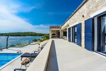 Spacious Sea View Villa with Pool Ždrelac