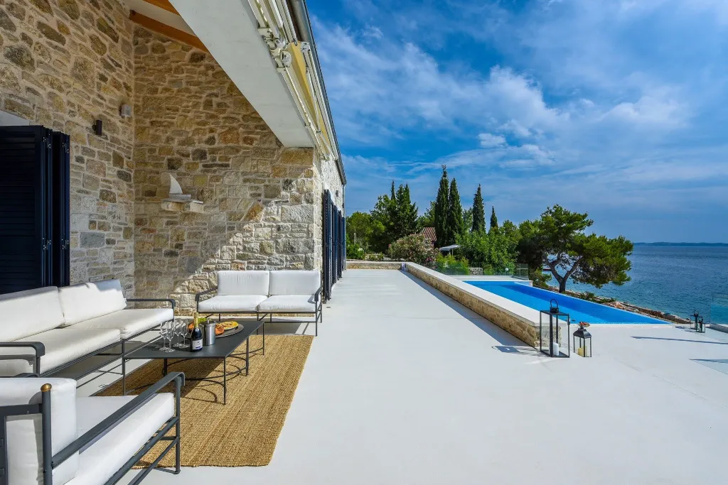 Spacious Sea View Villa with Pool Ždrelac