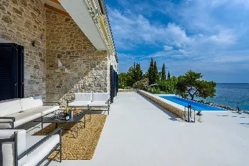 Spacious Sea View Villa with Pool Ždrelac