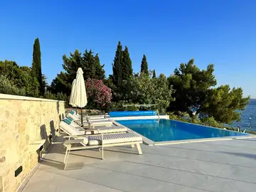 Spacious Sea View Villa with Pool Ždrelac