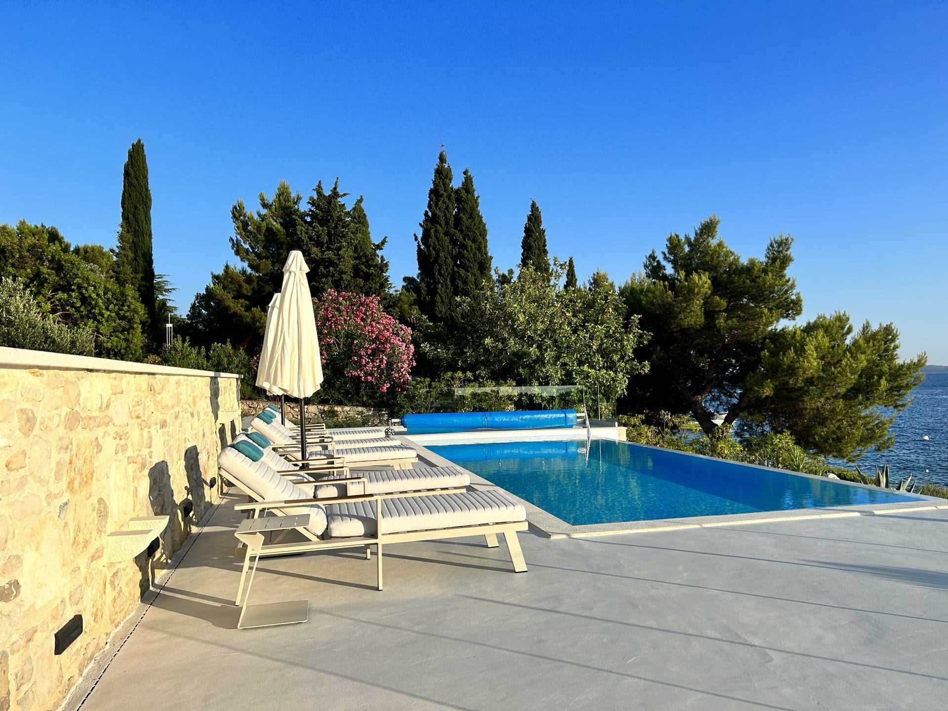 Luxury Villa Aqua Vision with Pool