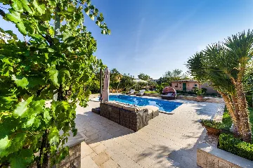 Spacious Villa with Heated Pool in Vodice