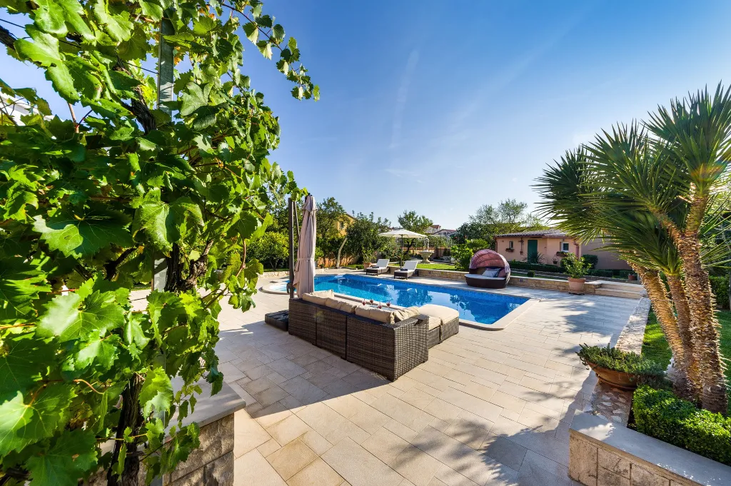 Spacious Villa with Heated Pool in Vodice