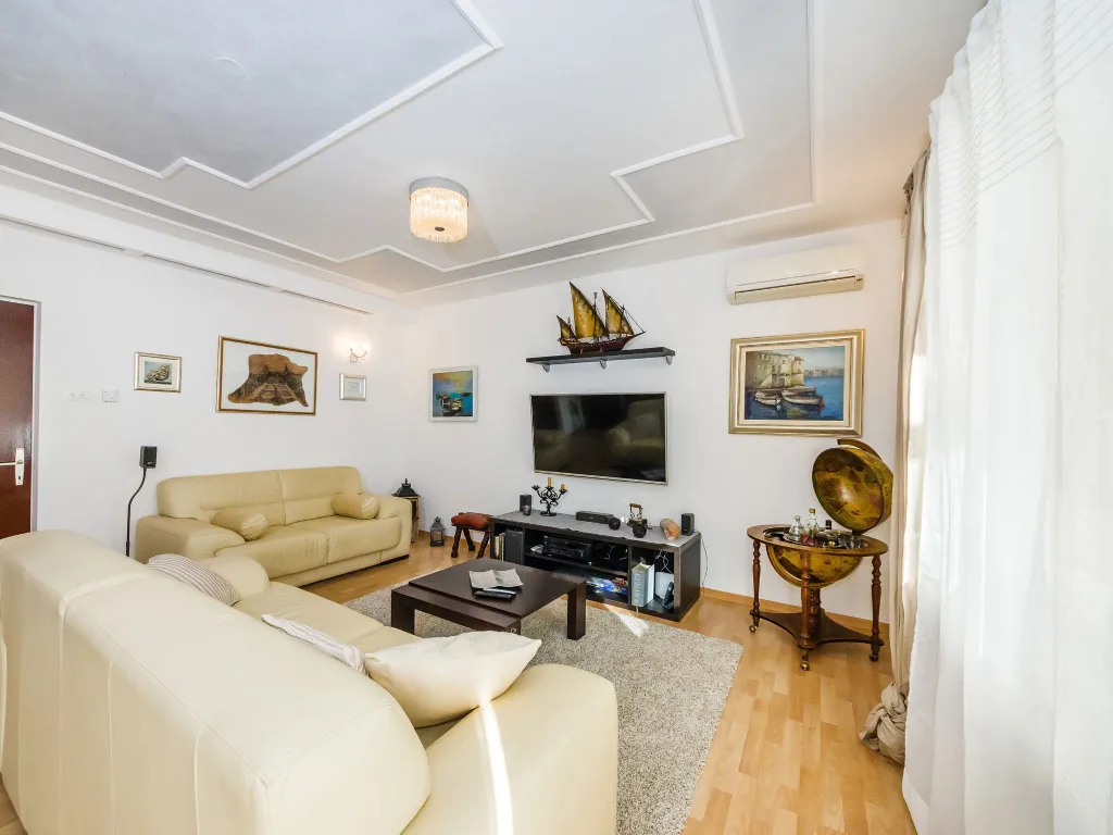 Spacious Villa with Heated Pool in Vodice