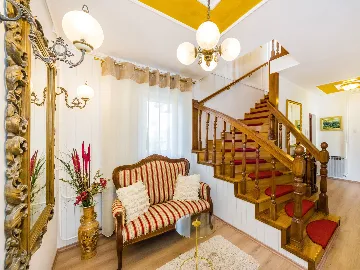 Spacious Villa with Heated Pool in Vodice