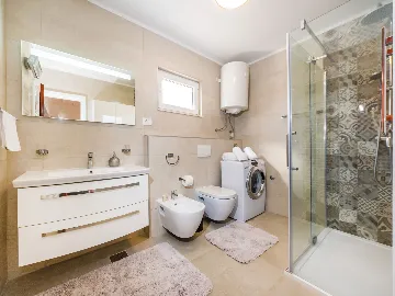 Spacious Villa with Heated Pool in Vodice