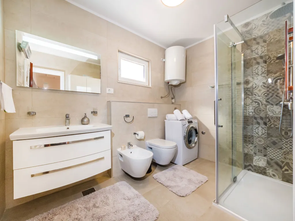 Spacious Villa with Heated Pool in Vodice