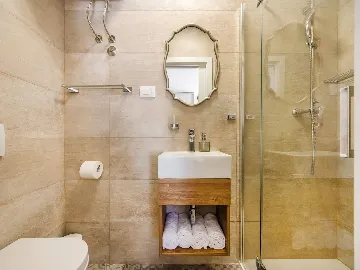 Spacious Villa with Heated Pool in Vodice