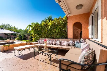 Spacious Villa with Heated Pool in Vodice