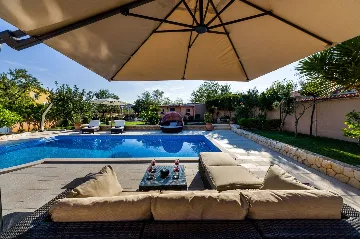 Spacious Villa with Heated Pool in Vodice