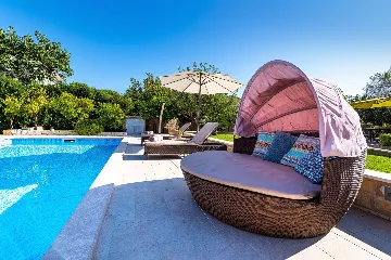 Spacious Villa with Heated Pool in Vodice
