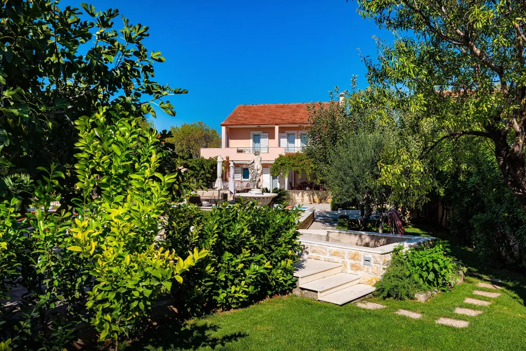 Spacious Villa with Heated Pool in Vodice