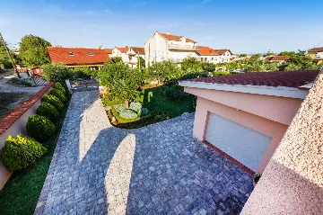 Spacious Villa with Heated Pool in Vodice