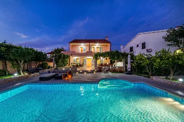 Spacious Villa with Heated Pool in Vodice