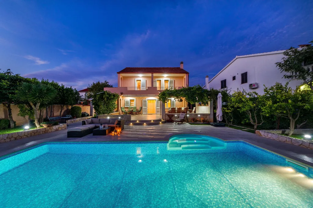 Spacious Villa with Heated Pool in Vodice