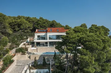 Modern Seaside Villa with Pool in Lumbarda