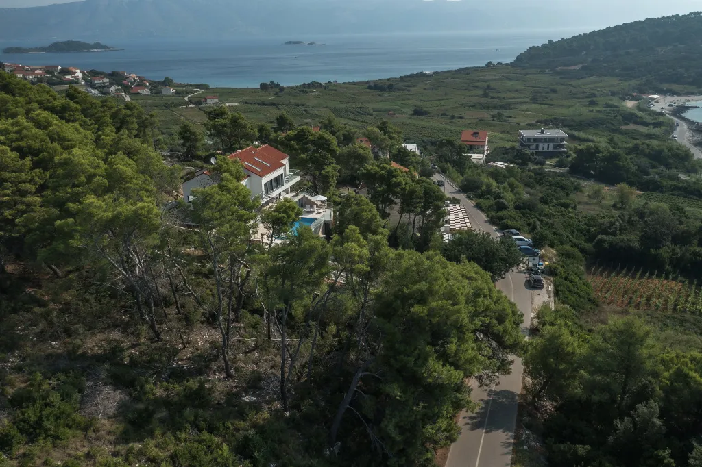 Modern Seaside Villa with Pool in Lumbarda