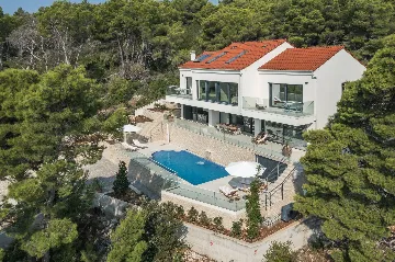 Modern Seaside Villa with Pool in Lumbarda
