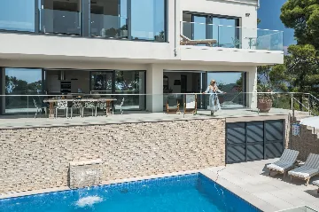 Modern Seaside Villa with Pool in Lumbarda