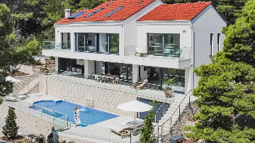 Modern Seaside Villa with Pool in Lumbarda