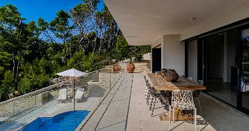 Modern Seaside Villa with Pool in Lumbarda