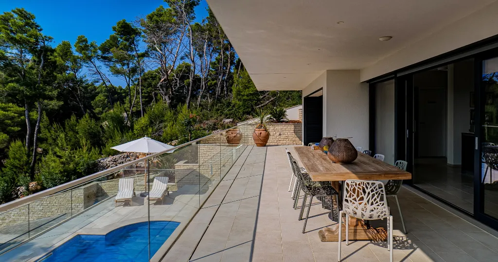 Modern Seaside Villa with Pool in Lumbarda