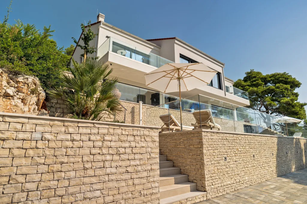 Modern Seaside Villa with Pool in Lumbarda