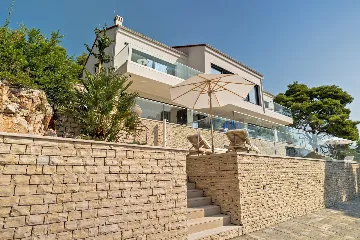 Modern Seaside Villa with Pool in Lumbarda