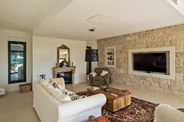 Modern Seaside Villa with Pool in Lumbarda