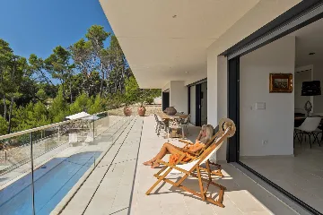 Modern Seaside Villa with Pool in Lumbarda