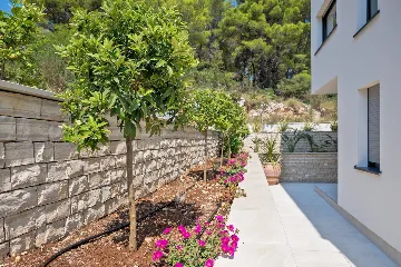 Modern Seaside Villa with Pool in Lumbarda