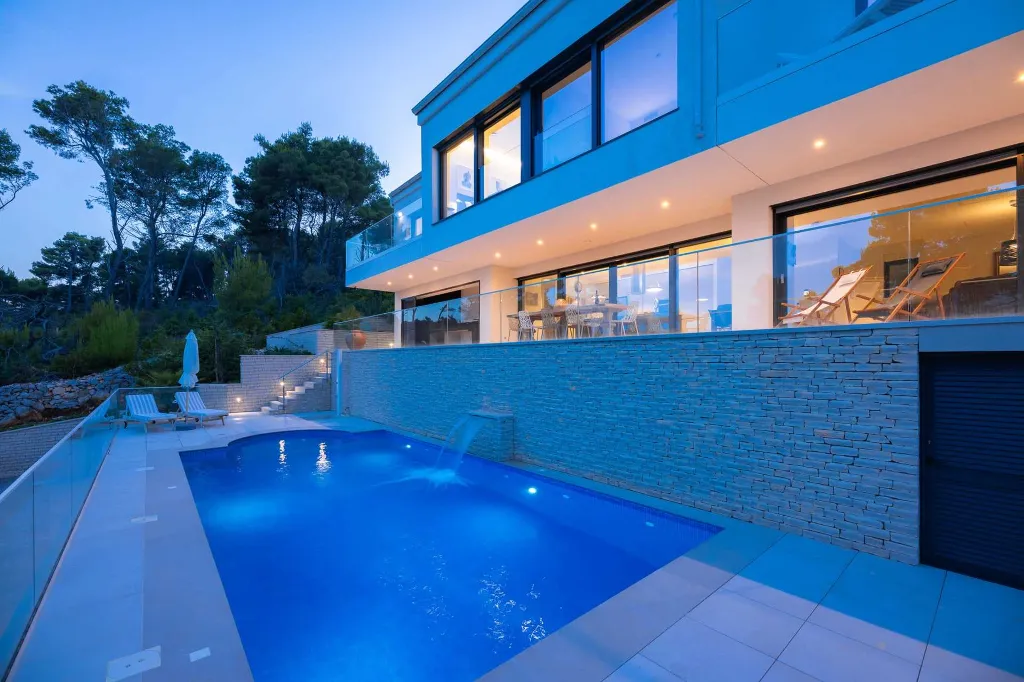 Modern Seaside Villa with Pool in Lumbarda